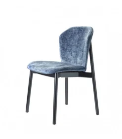 Sedia Finn 2891 Di Scab, Con Struttura In Legno, Seduta E Schienale Imbottiti E Rivestiti.