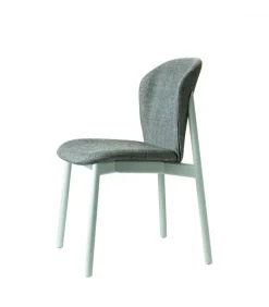 Sedia Finn 2891 Di Scab, Con Struttura In Legno, Seduta E Schienale Imbottiti E Rivestiti.