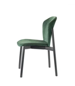 Sedia Finn 2891 Di Scab, Con Struttura In Legno, Seduta E Schienale Imbottiti E Rivestiti.