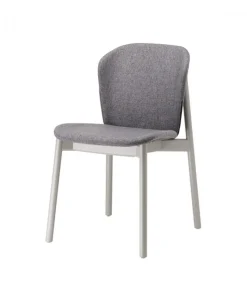 Sedia Finn 2891 Di Scab, Con Struttura In Legno, Seduta E Schienale Imbottiti E Rivestiti.