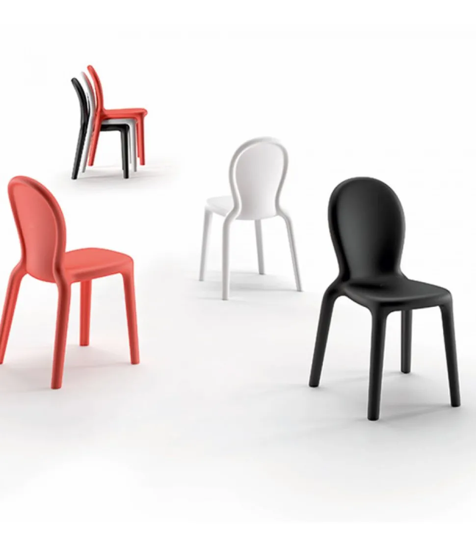 Sedia In Polietilene, Realizzata In Italia Da Plust, Progettata Da Berenice.