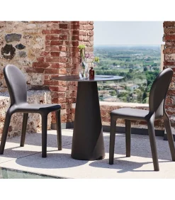 Sedia In Polietilene, Realizzata In Italia Da Plust, Progettata Da Berenice.