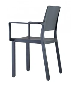 Sedia Kate Di Scab, Realizzata Interamente In Italia In Tecnopolimero Per Outdoor.