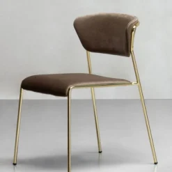 Sedia Lisa Di Scab, Scocca Imbottita E Rivestita E Telaio In Acciaio Cromato O Verniciato.