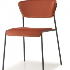 Sedia Lisa Di Scab, Scocca Imbottita E Rivestita E Telaio In Acciaio Cromato O Verniciato.