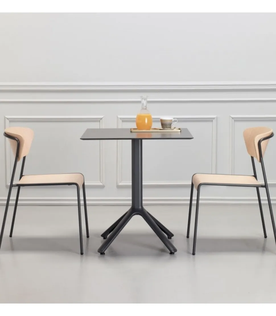 Sedia Lisa, Progettata E Realizzata In Italia Da Scab Con Materiali Italiani.