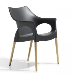 Sedia Natural Ola Di Scab, Progettata E Realizzata In Italia. E Dotata Di Braccioli Per Un Massimo Comfort.