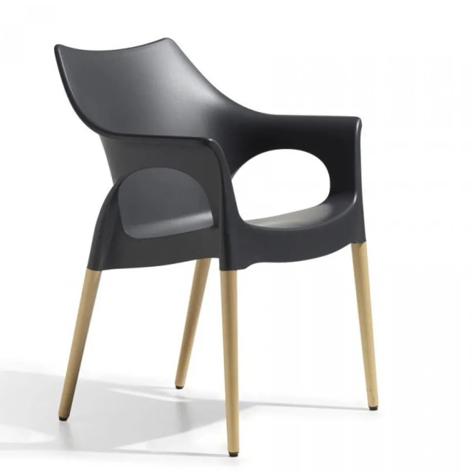 Sedia Natural Ola Di Scab, Progettata E Realizzata In Italia. E Dotata Di Braccioli Per Un Massimo Comfort.