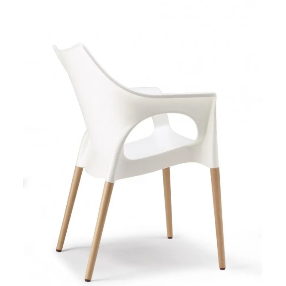 Sedia Natural Ola Di Scab, Progettata E Realizzata In Italia. E Dotata Di Braccioli Per Un Massimo Comfort.