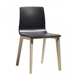 Sedia Smilla 2841 Di Scab, Realizzata Interamente In Italia, Disponibile In Diversi Abbinamenti Di Colore.