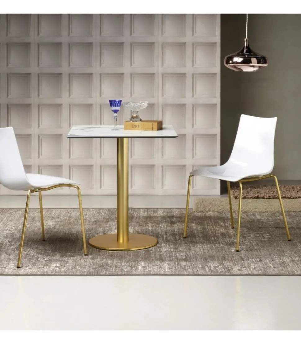 Sedia Zebra Antishock Di Scab, Scocca In Policarbonato E Gambe In Acciaio Verniciato O Effetto Ottone Satinato.