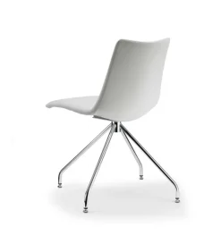 Sedia Zebra Pop Di Scab, Con Scocca Girevole Imbottita E Rivestita, E Gambe In Acciaio Cromato O Verniciato.