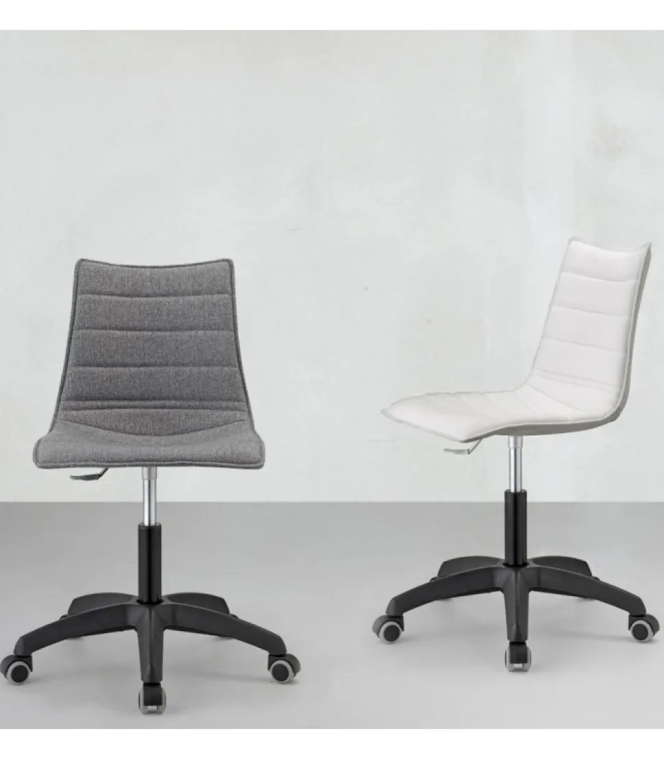 Sedia Zeus Pop 2656, Prodotta In Italia Da Scab Con Materiali Realizzati In Italia.