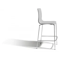 Seduta In Tecnopolimero (Anche Ignifuga), Struttura In Acciaio Verniciato (Per Outdoor) O Cromato (Per Indoor).