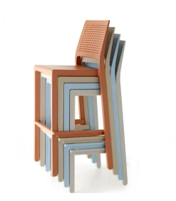 Sgabello Emi Di Scab, In Tecnopolimero Rinforzato In Fibra Di Vetro Per L'Outdoor.