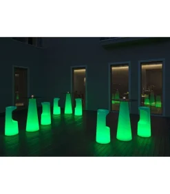 Sgabello Fura Di Plust, Realizzato Interamente In Italia In Polietilene Per L'Outdoor.