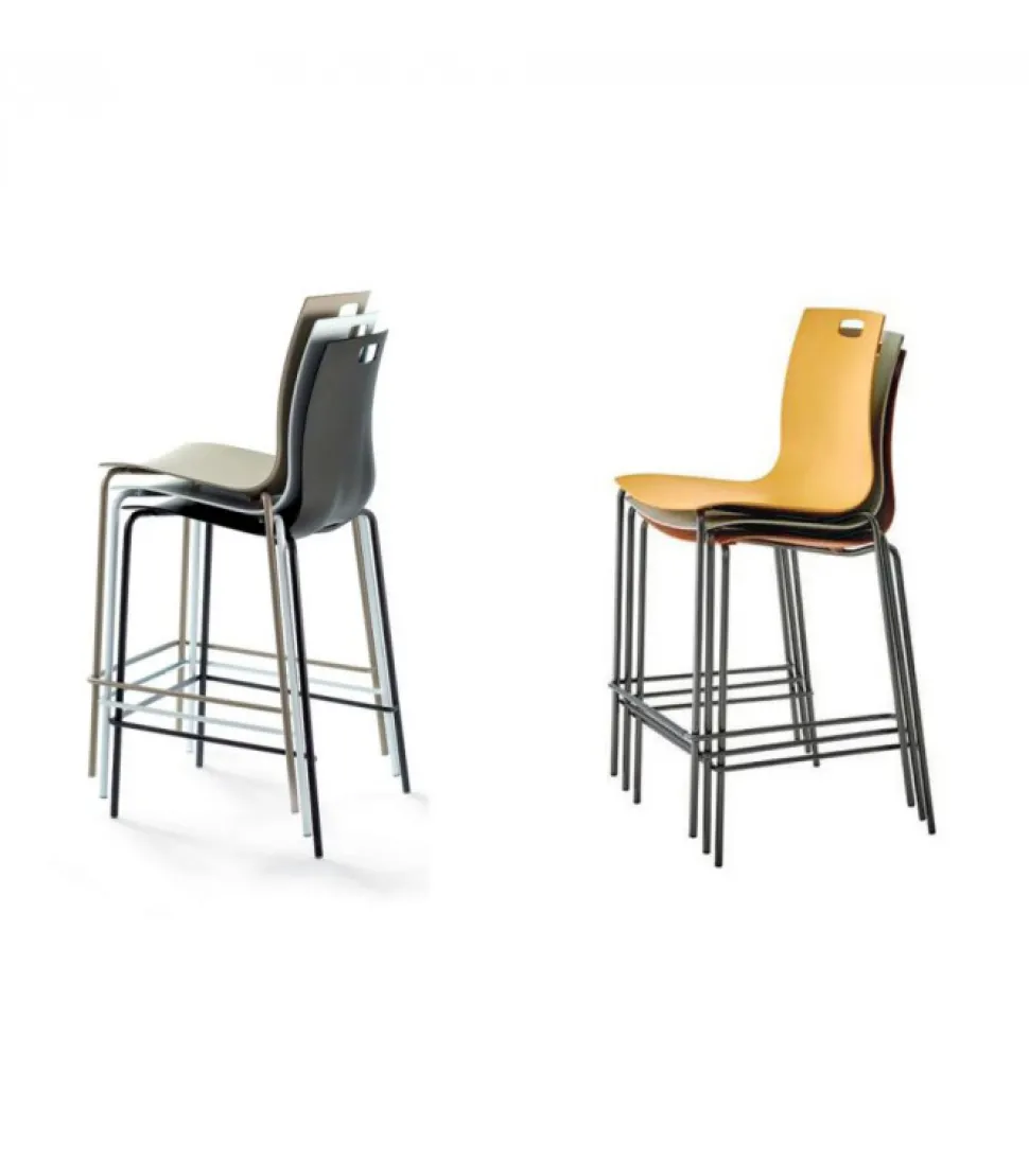 Sgabello Impilabile Con Struttura In Metallo Verniciato