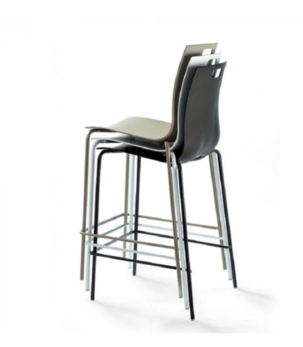 Sgabello Impilabile Con Struttura In Metallo Verniciato