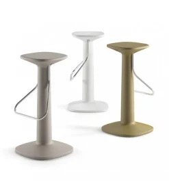 Sgabello In Polietilene Per L'Outdoor, Certificato Da Catas Come Conforme E Resistente.