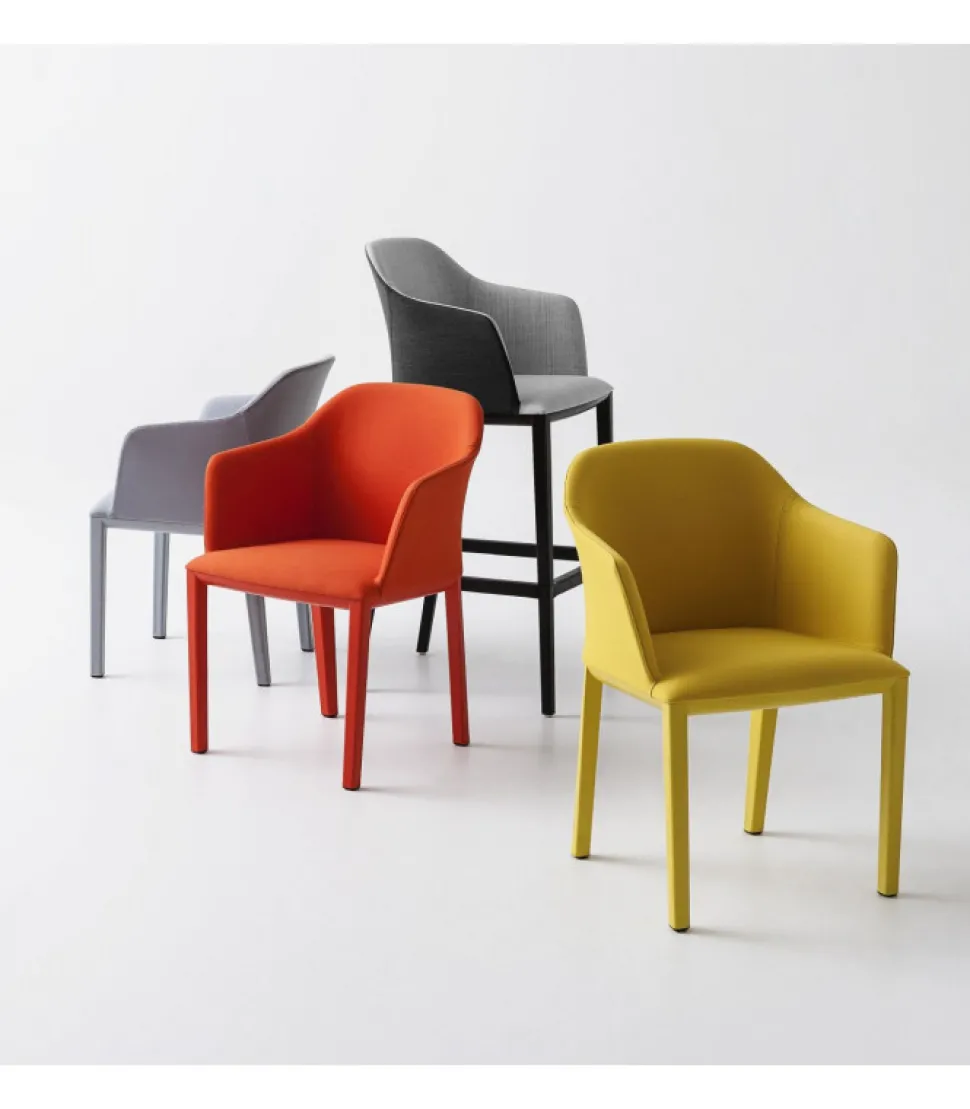 Sgabello Manaa St Con Seduta Imbottita E Rivestita.