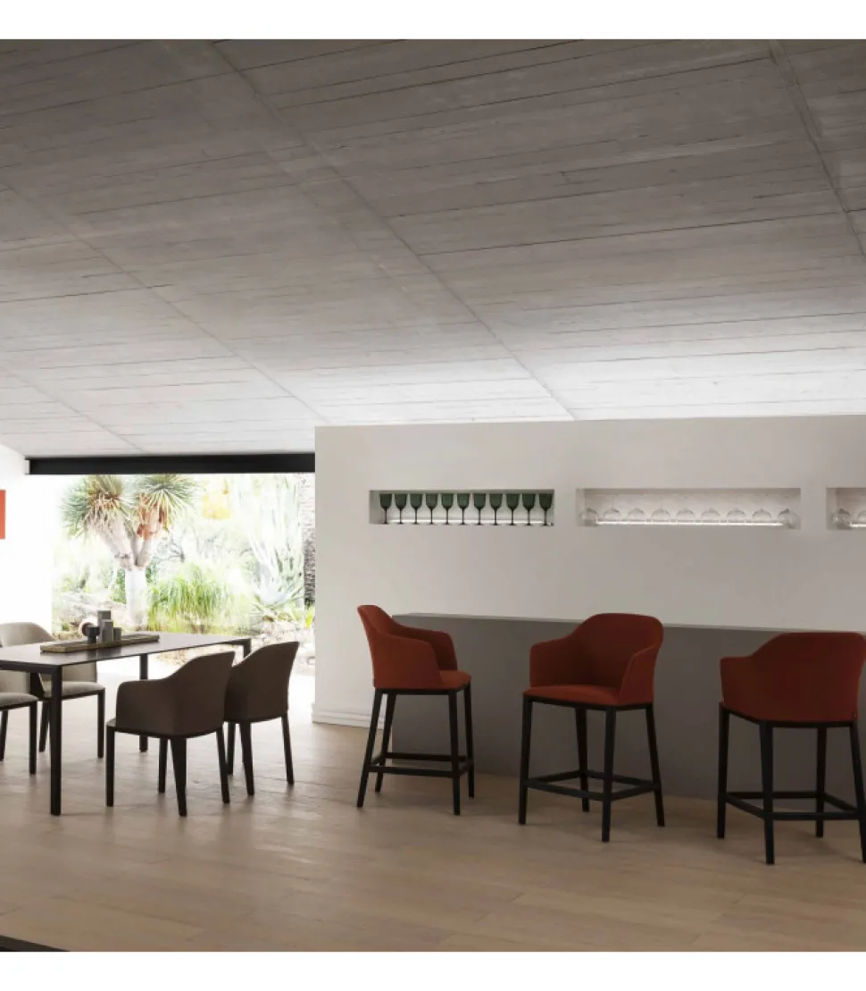 Sgabello Manaa St Con Seduta Imbottita E Rivestita.