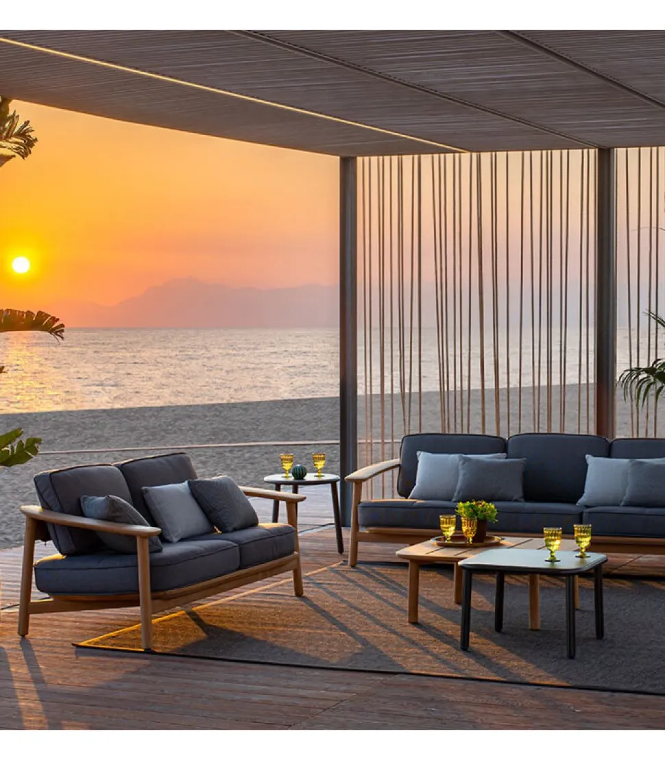 Tavolino Da Giardino, Ottimo Sia Per Ambienti Privati E Per Il Contract.