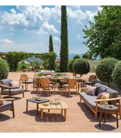 Tavolino Da Giardino, Ottimo Sia Per Ambienti Privati E Per Il Contract.