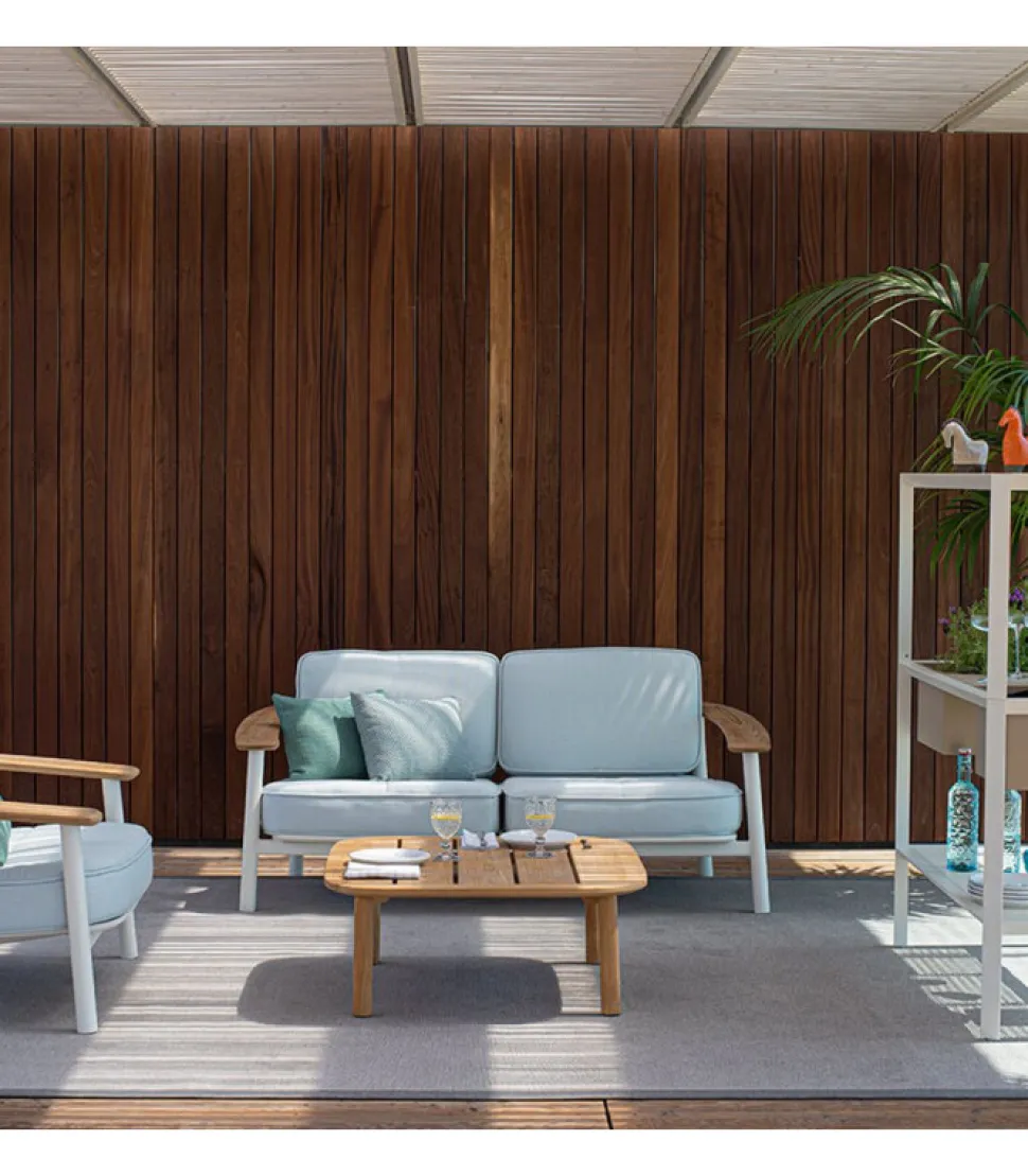 Tavolino Da Giardino, Ottimo Sia Per Ambienti Privati E Per Il Contract.