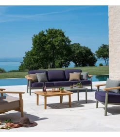 Tavolino Da Giardino, Ottimo Sia Per Ambienti Privati E Per Il Contract.