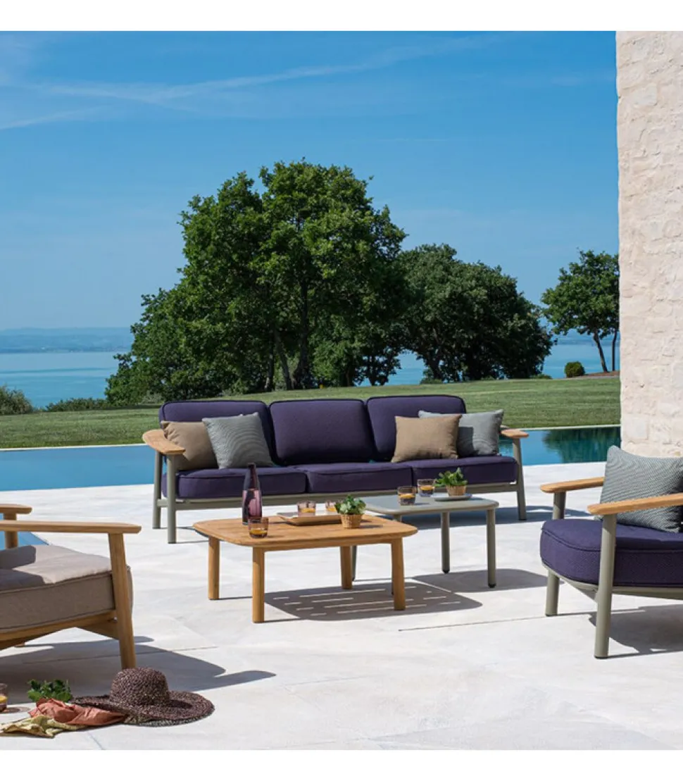 Tavolino Da Giardino, Ottimo Sia Per Ambienti Privati E Per Il Contract.