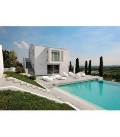 Tavolino In Polietilene Con Contenitore. Ottimo Per Indoor E Outdoor. 100% Made In Italy.