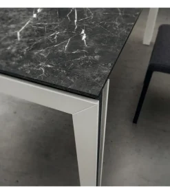 Tavolo Allungabile Con Piano Laminato E Vetro, Gambe Alluiminio Con Decoro. L. 138 E 160 X90 Cm. - Art.Tv113Al