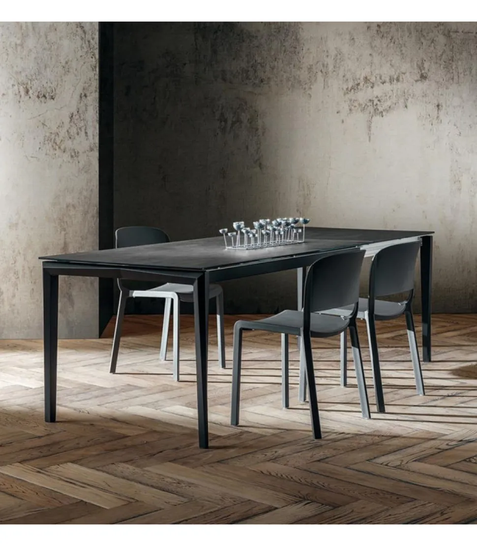 Tavolo Allungabile Con Piano In Hpl E Fenix, Gambe In Metallo Verniciato - Da 120 Fino A 160 Cm. - Art.138Al