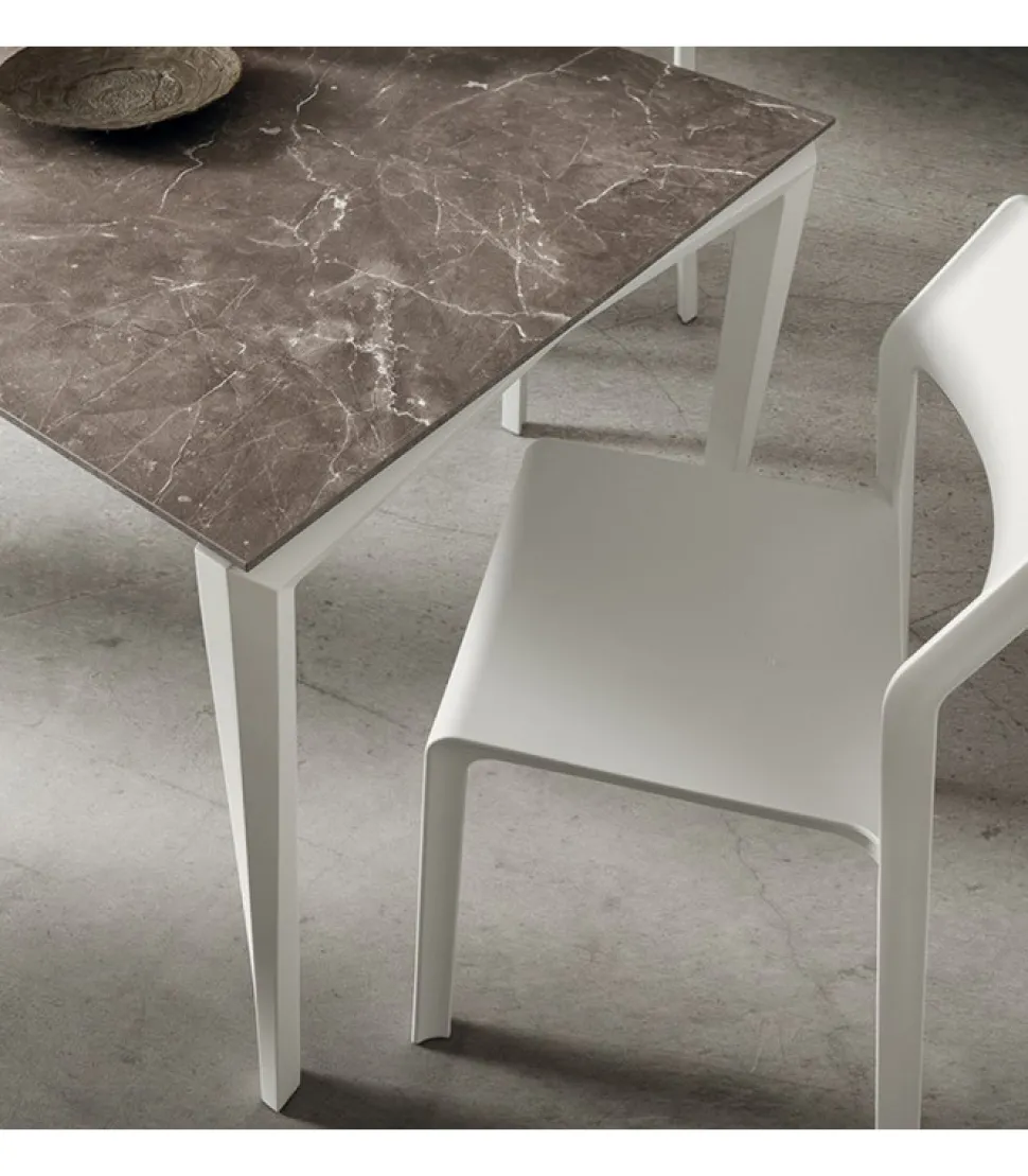 Tavolo Allungabile Con Piano In Hpl E Fenix, Gambe In Metallo Verniciato - Da 120 Fino A 160 Cm. - Art.138Al