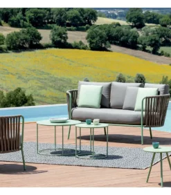 Tavolo Daisy Tt, Realizzato In Metallo Verniciato.