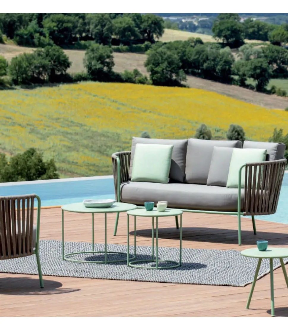 Tavolo Daisy Tt, Realizzato In Metallo Verniciato.