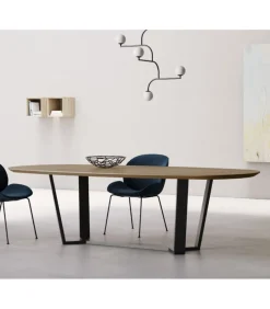 Tavolo Fisso Con Piano Ellittico Bisellato Impiallacciato Su Listellare. Realizzato In Italia Da Pizzolato.