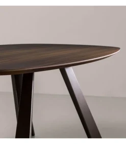 Tavolo Fisso Realizzato In Italia Da Pizzolato, Disponibile In Due Dimensioni, Molti Tipi Di Legno E Moltissimi Colori.