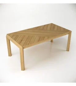 Tavolo In Legno Massiccio Lavorato Artigianalmente