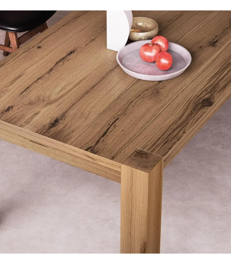 Tavolo Solid: Eleganza E Versatilita Con Piano In Listellare Impiallacciato Disponibile In Varie Finiture.