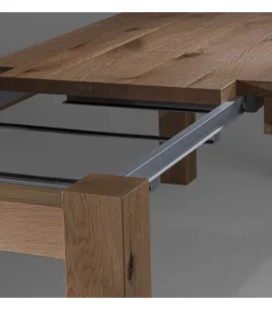 Tavolo Solid: Eleganza E Versatilita Con Piano In Listellare Impiallacciato Disponibile In Varie Finiture.