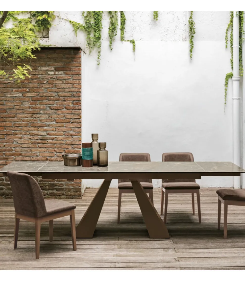 Tavolo Taurus In Metallo Verniciato O Spazzolato.