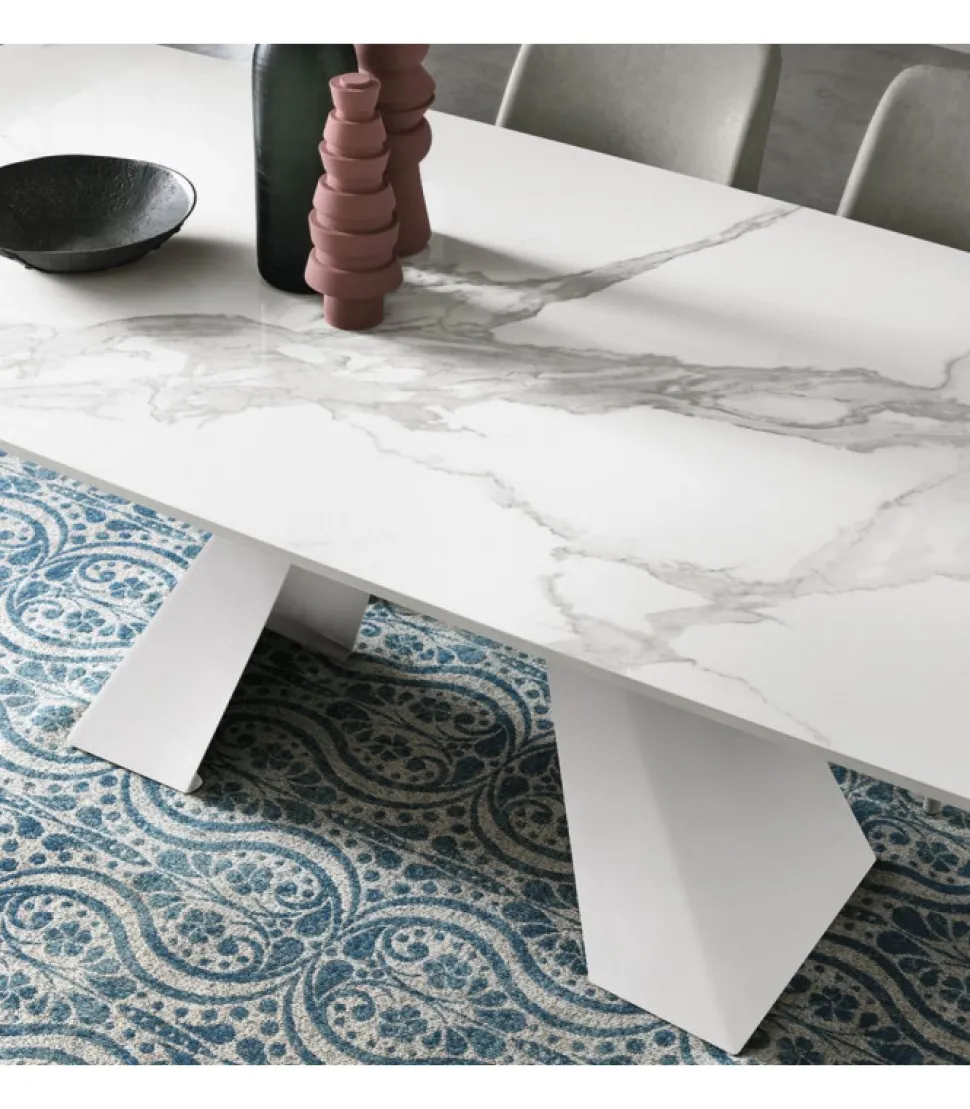 Tavolo Taurus In Metallo Verniciato O Spazzolato.