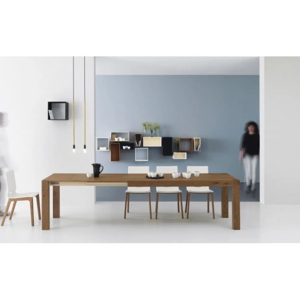 Tavolo Tola Allungabile Ha La Struttura Completamente Impiallacciata In Rovere Nodato