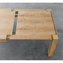 Tavolo Tola Allungabile Ha La Struttura Completamente Impiallacciata In Rovere Nodato