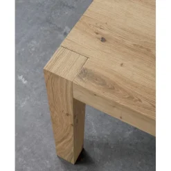 Tavolo Tola Allungabile Ha La Struttura Completamente Impiallacciata In Rovere Nodato