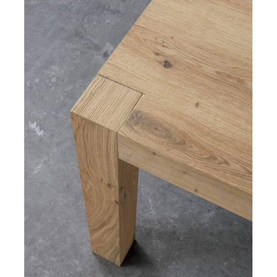 Tavolo Tola Allungabile Ha La Struttura Completamente Impiallacciata In Rovere Nodato