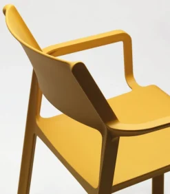 Trill, La Sedia Con Braccioli Per Interni Ed Esterni In Polipropilene Rinforzato In Fibra Di Vetro