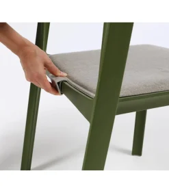 Trill, La Sedia Con Braccioli Per Interni Ed Esterni In Polipropilene Rinforzato In Fibra Di Vetro