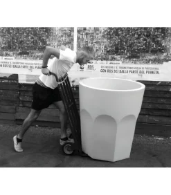 Vaso Arredo In Polietilene Per Outdoor, Accessoriabile Di Luce A Led E Fissaggio A Terra.